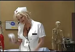 İçinde dul milf külotlu çorap ve naylon handjob Boğdu