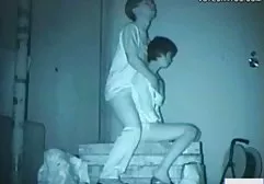 Koca yaşlı annemi sikiyor milf kadın sikişi buldu!