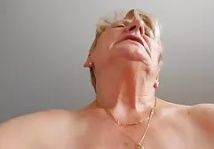Bağlı itaatkar gençler şanti ve en iyi milf pornoları oynadı