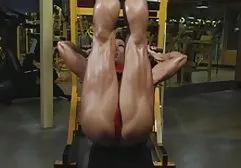 Sürtük kiraz Hilson iki bi-bi-si roket tube milf alır